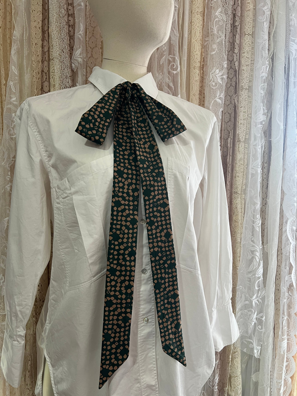 Deep Green Abstract Dot Pussybow Tie Collar