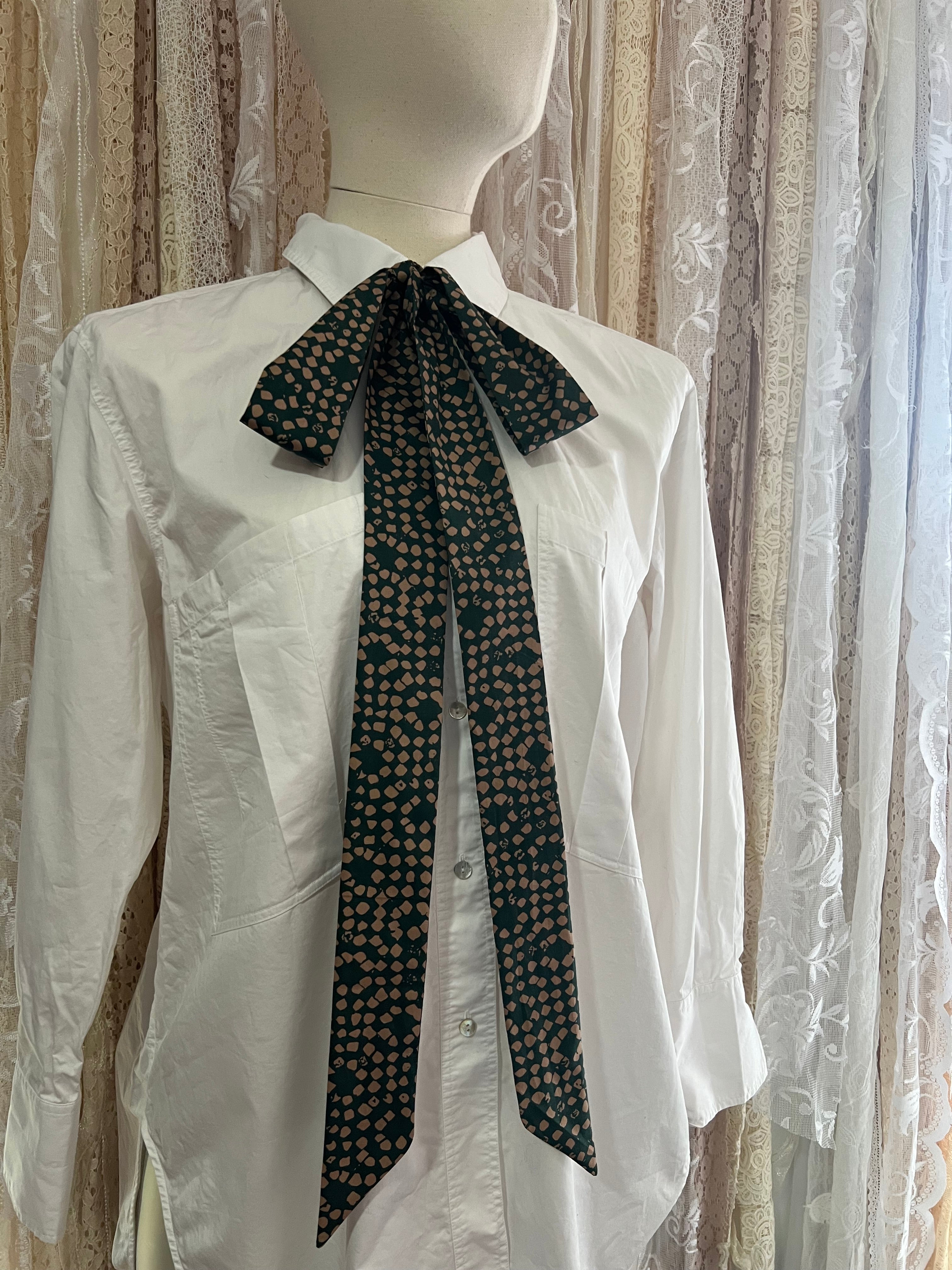 Deep Green Abstract Dot Pussybow Tie Collar