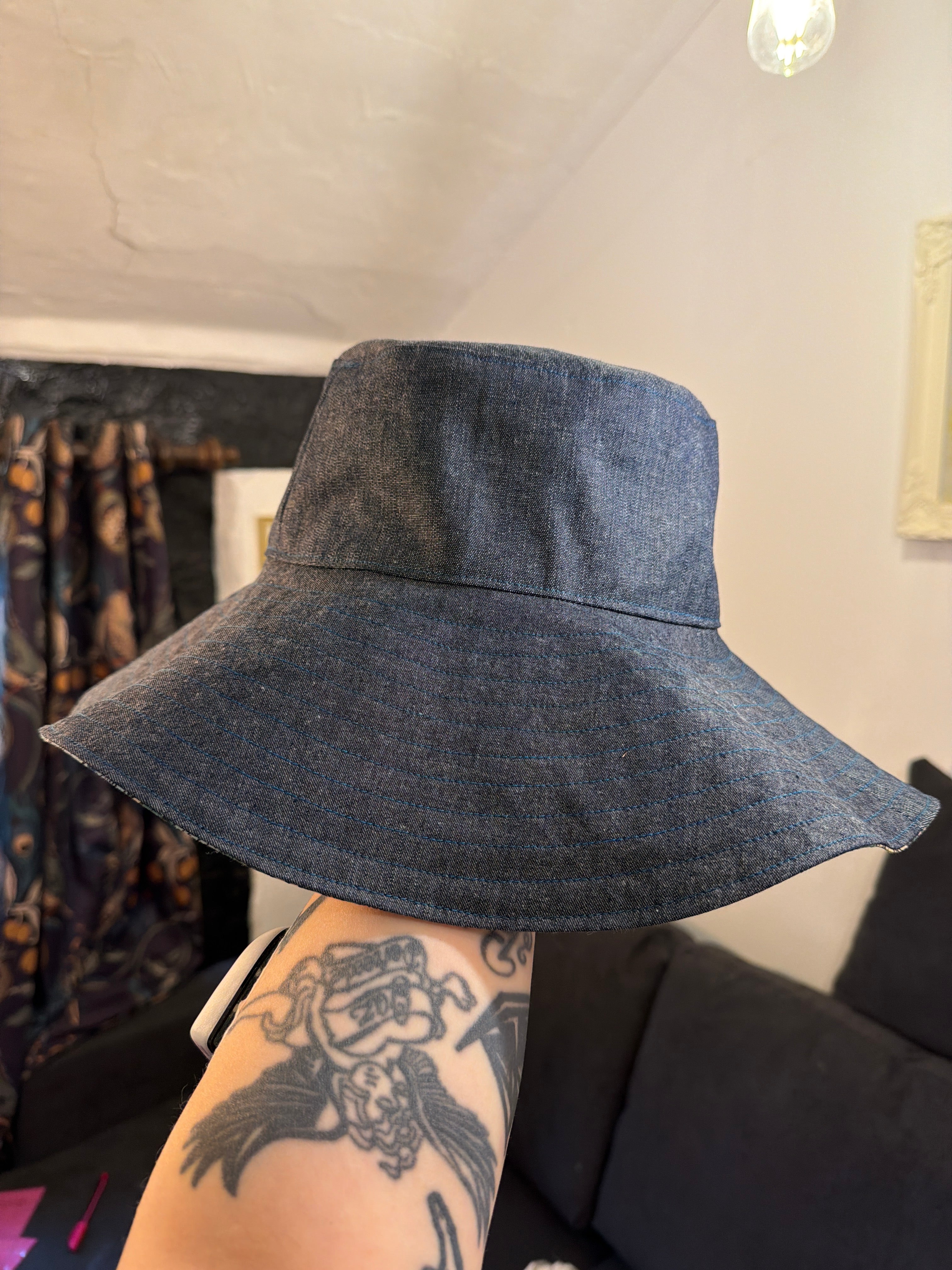 Wide brim hat 3