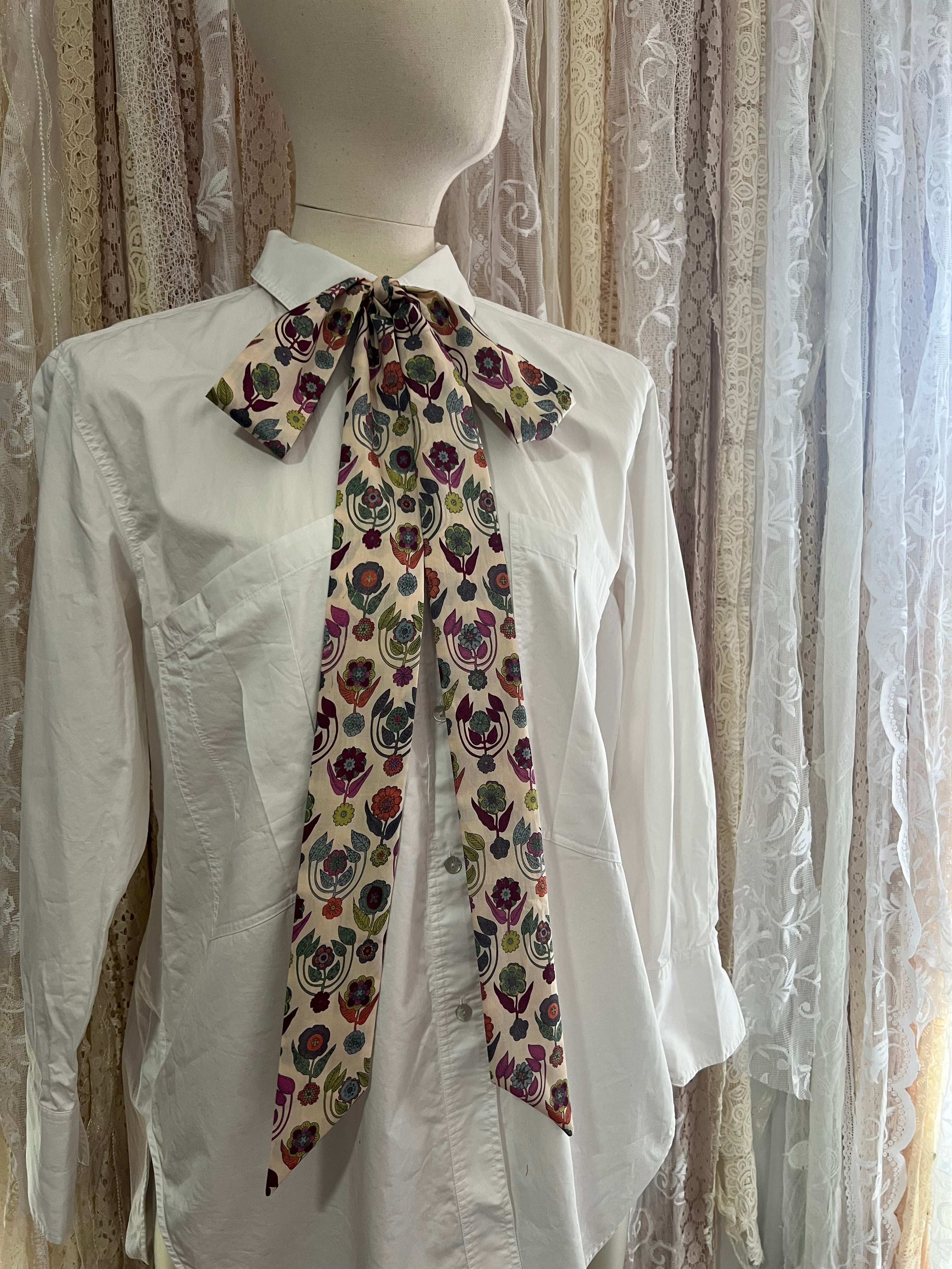 ‘Droxton’ Cheerful Blooms Pussybow Tie Collar