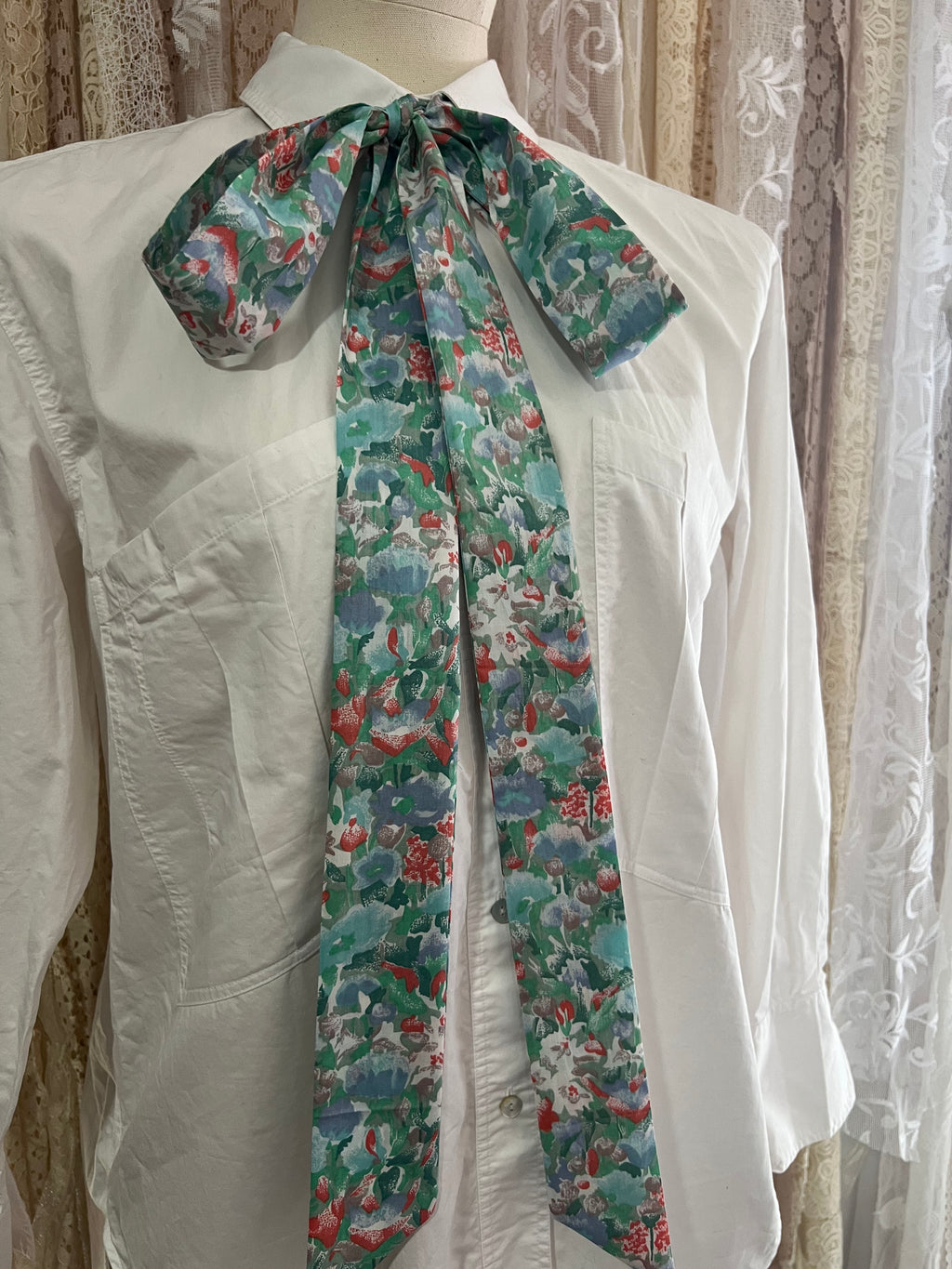 Painterly Floral Lawn Cotton Pussybow Tie Collar