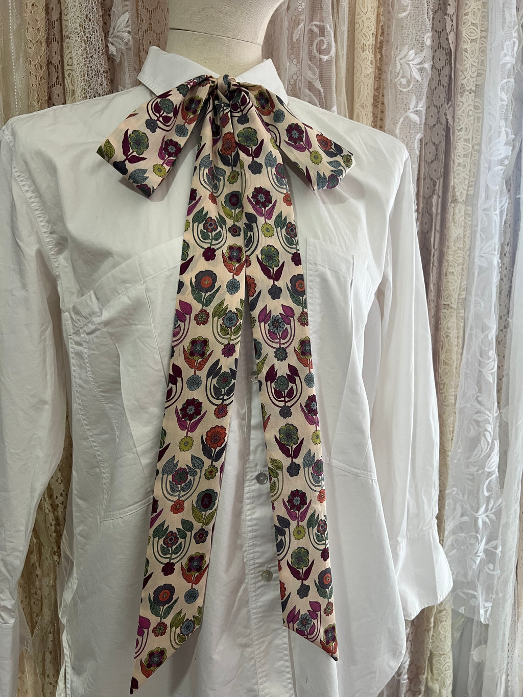 ‘Droxton’ Cheerful Blooms Pussybow Tie Collar