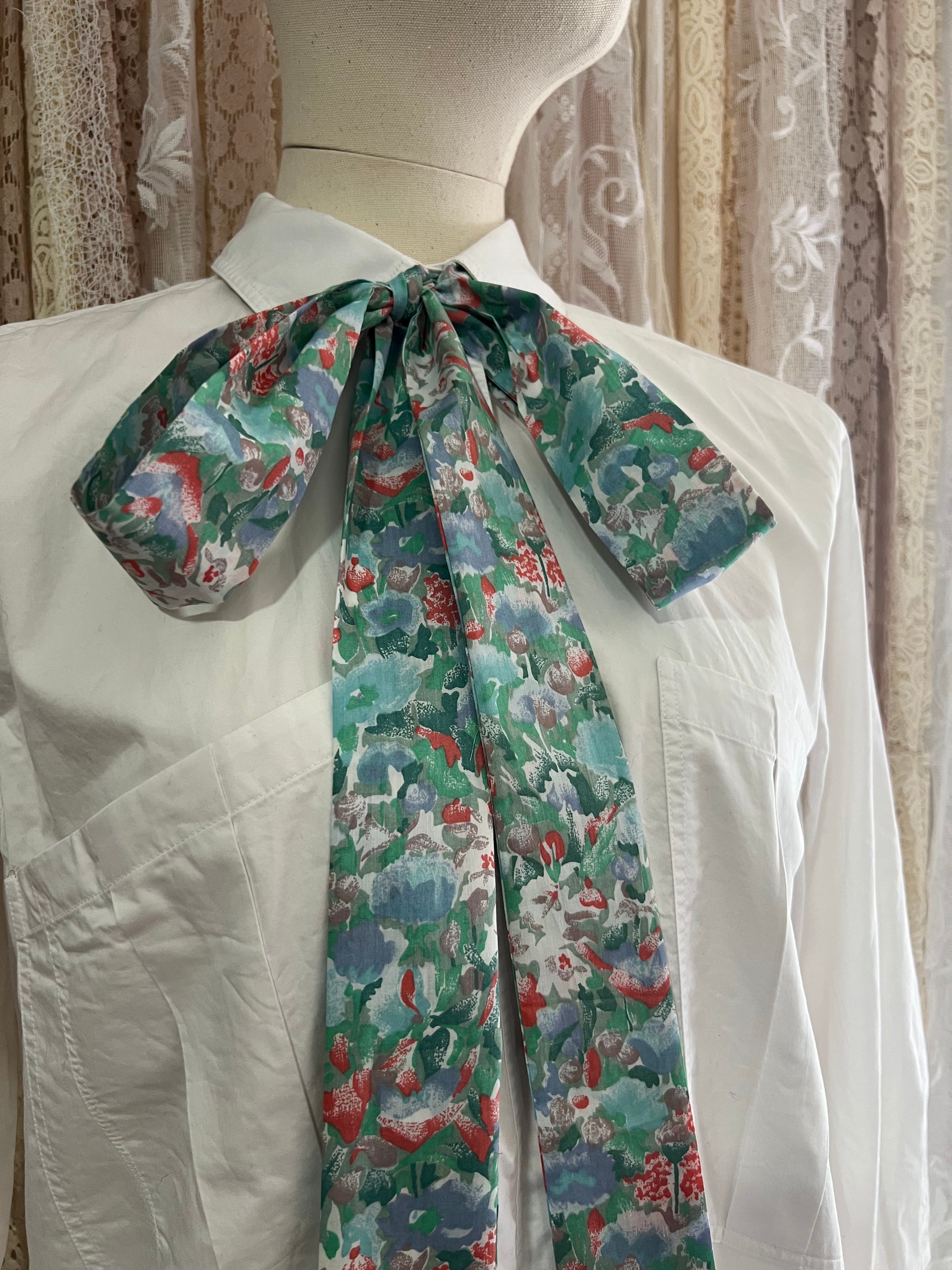 Painterly Floral Lawn Cotton Pussybow Tie Collar