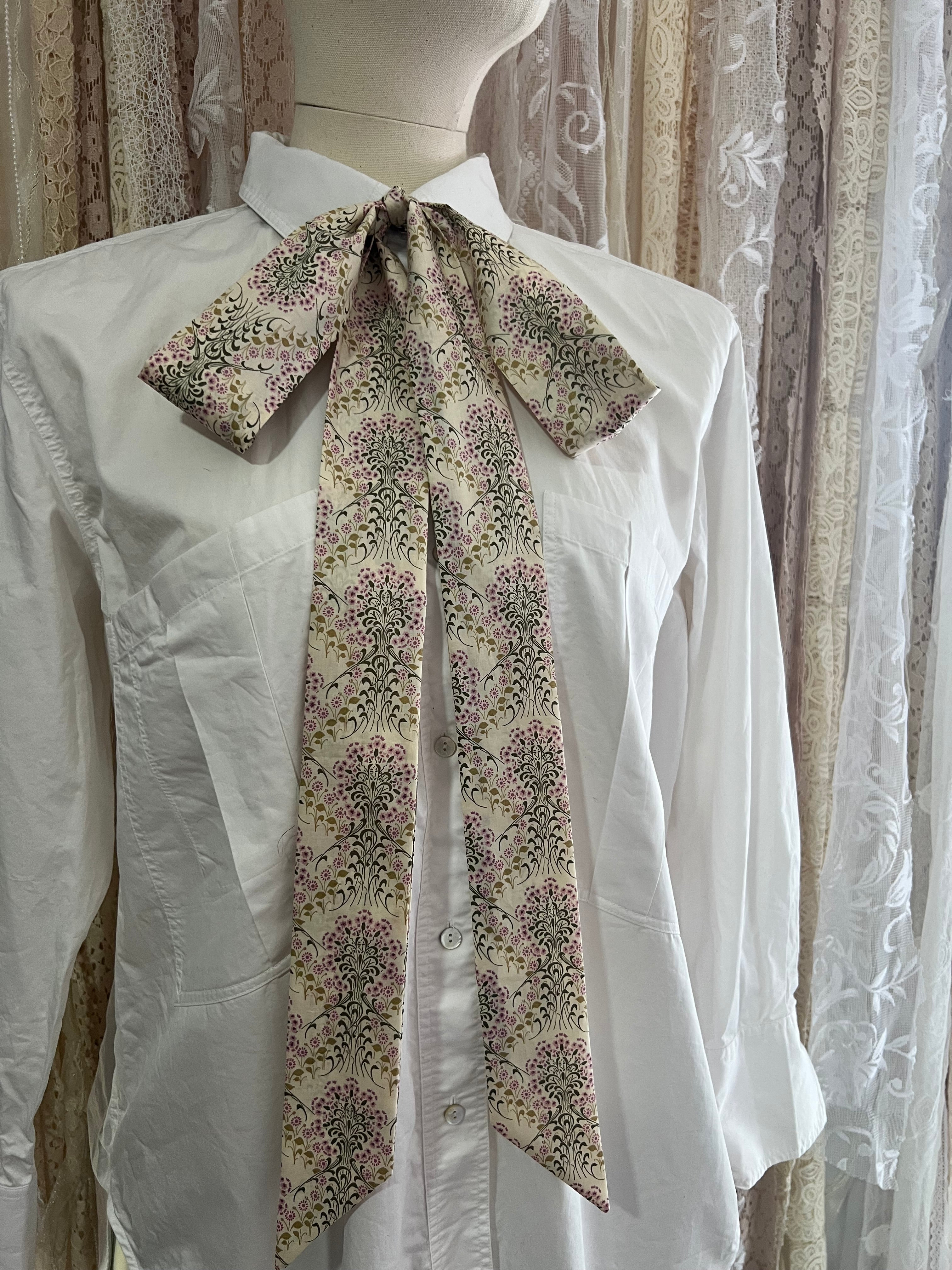 ‘Little Mari’ Green and Cream Pussybow Tie Collar