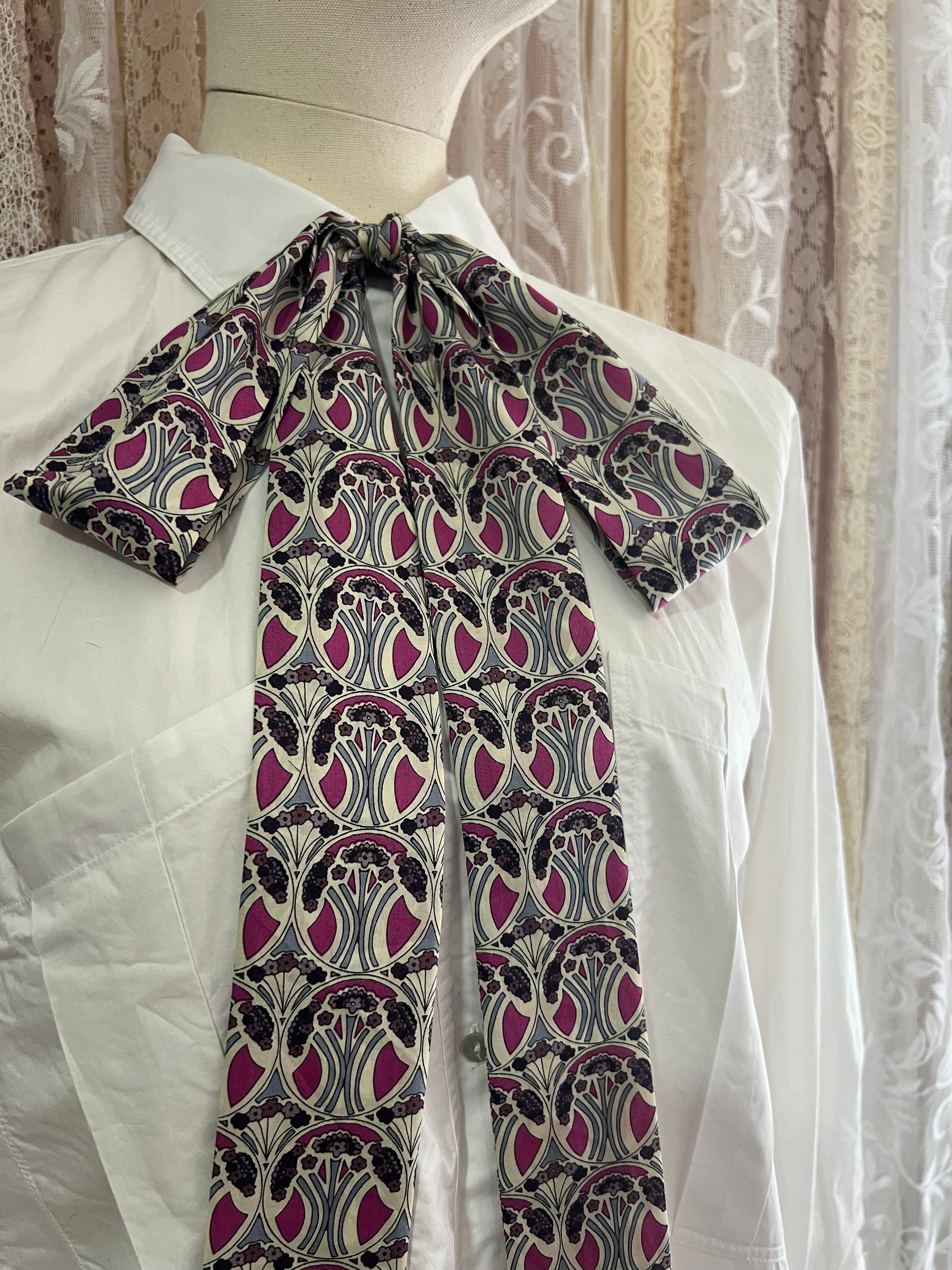 ‘Mauverina’ Art Nouveau Pink Pussybow Tie Collar