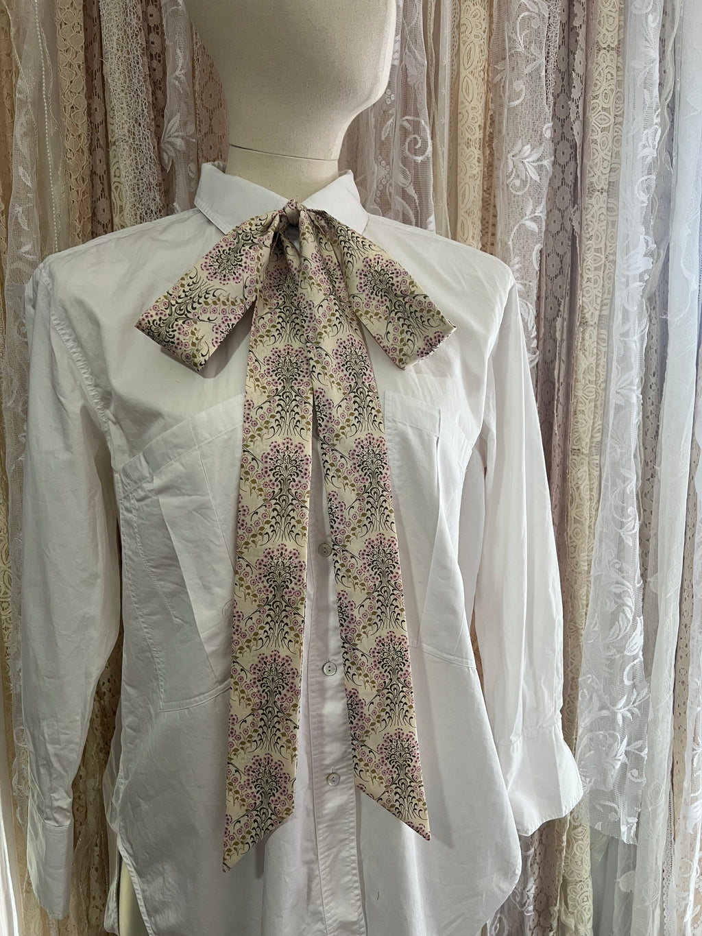 ‘Little Mari’ Green and Cream Pussybow Tie Collar