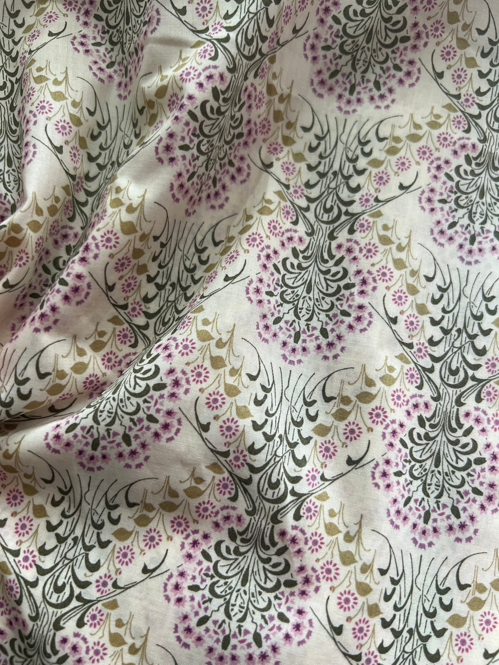 ‘Little Mari’ Green and Cream Pussybow Tie Collar