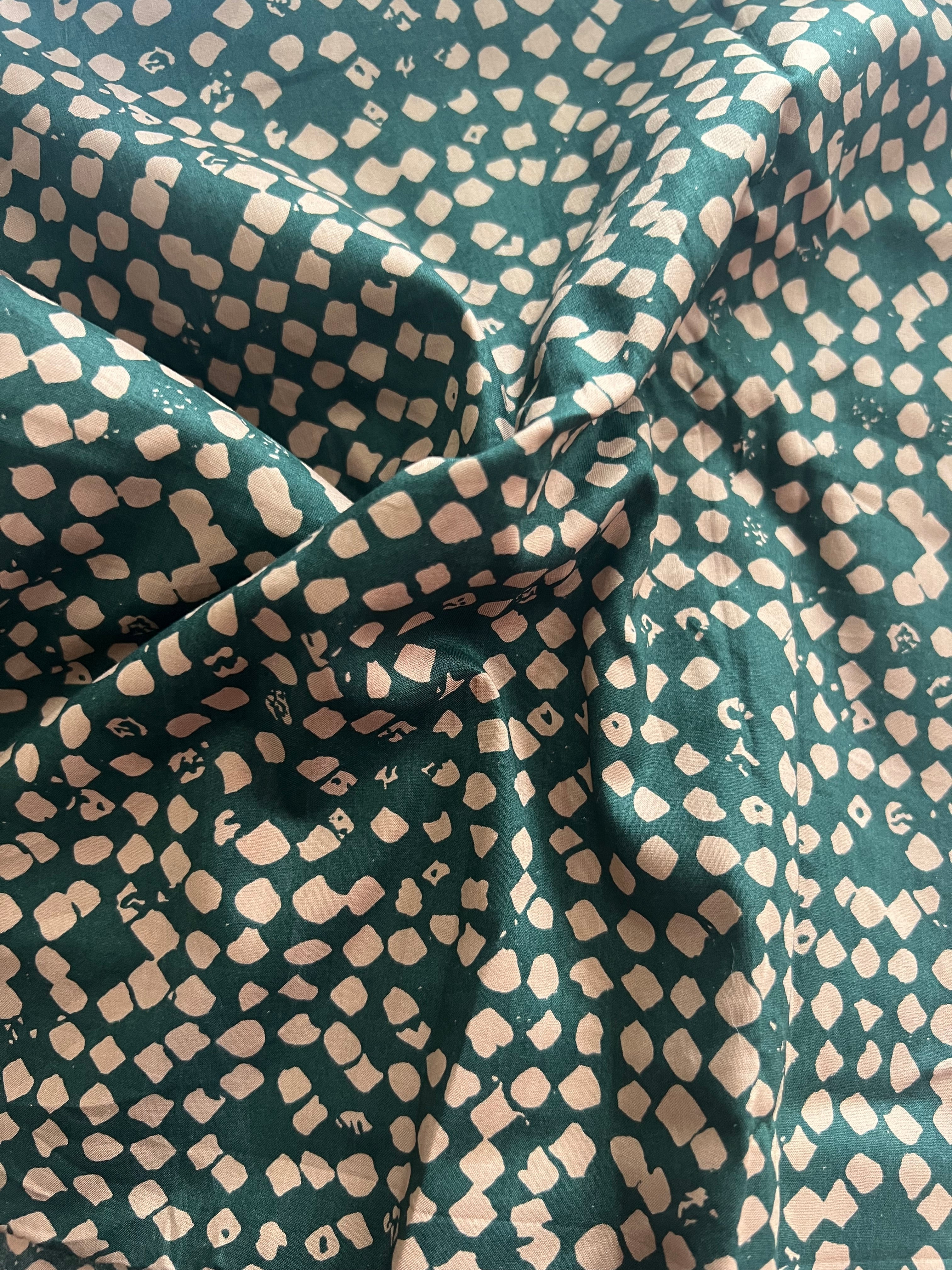 Deep Green Abstract Dot Pussybow Tie Collar