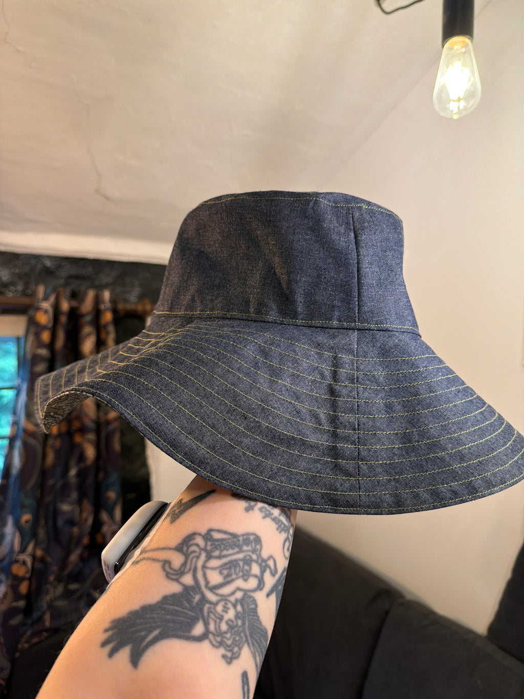 Wide brim hat 1
