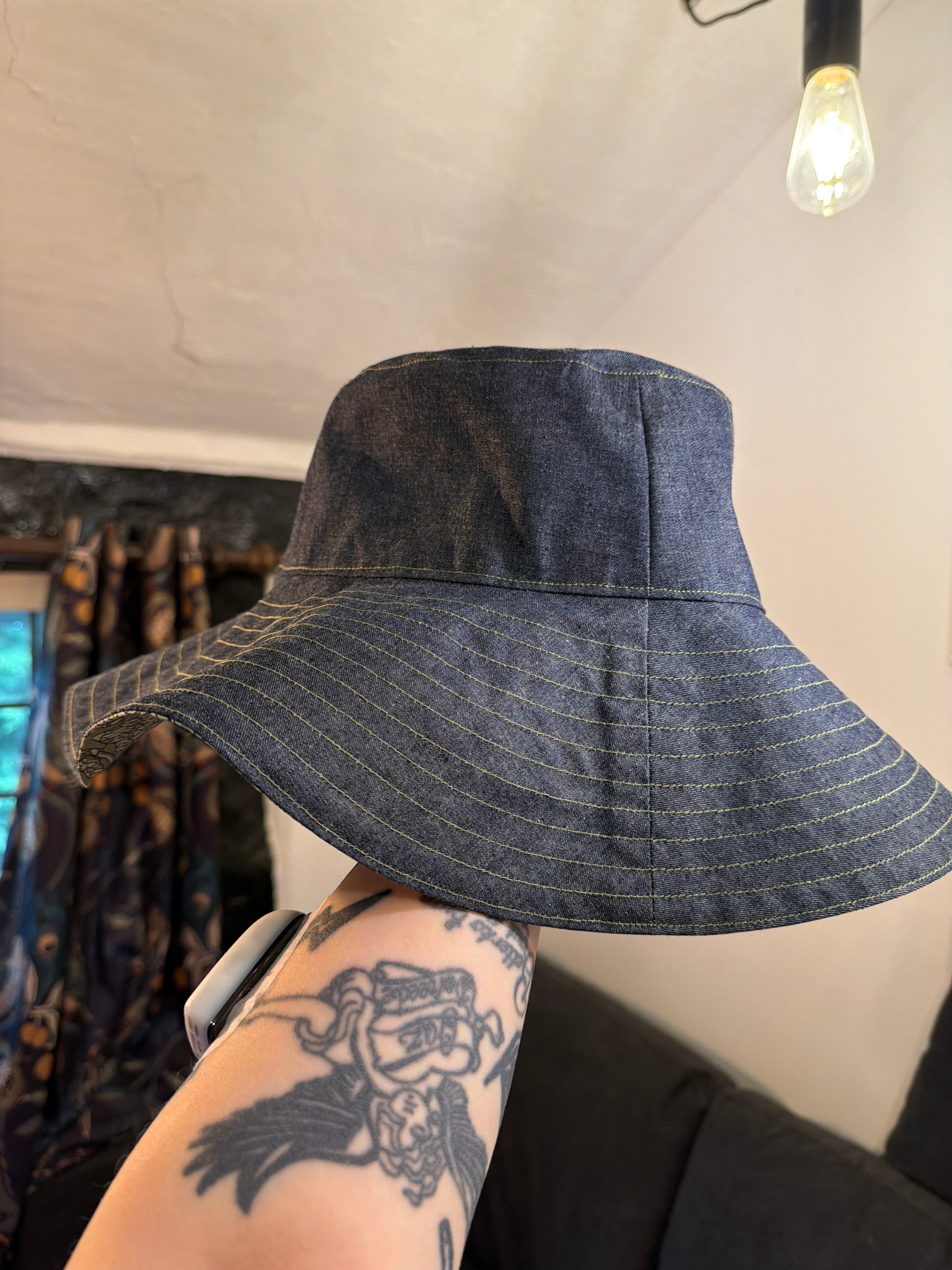 Wide brim hat 1