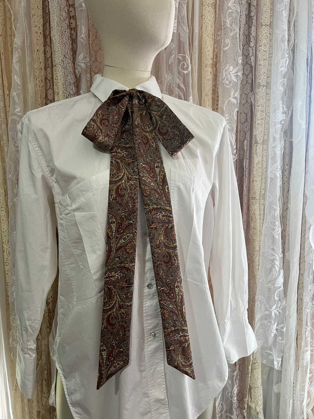 Vintage Paisley Lawn Cotton Pussybow Tie Collar