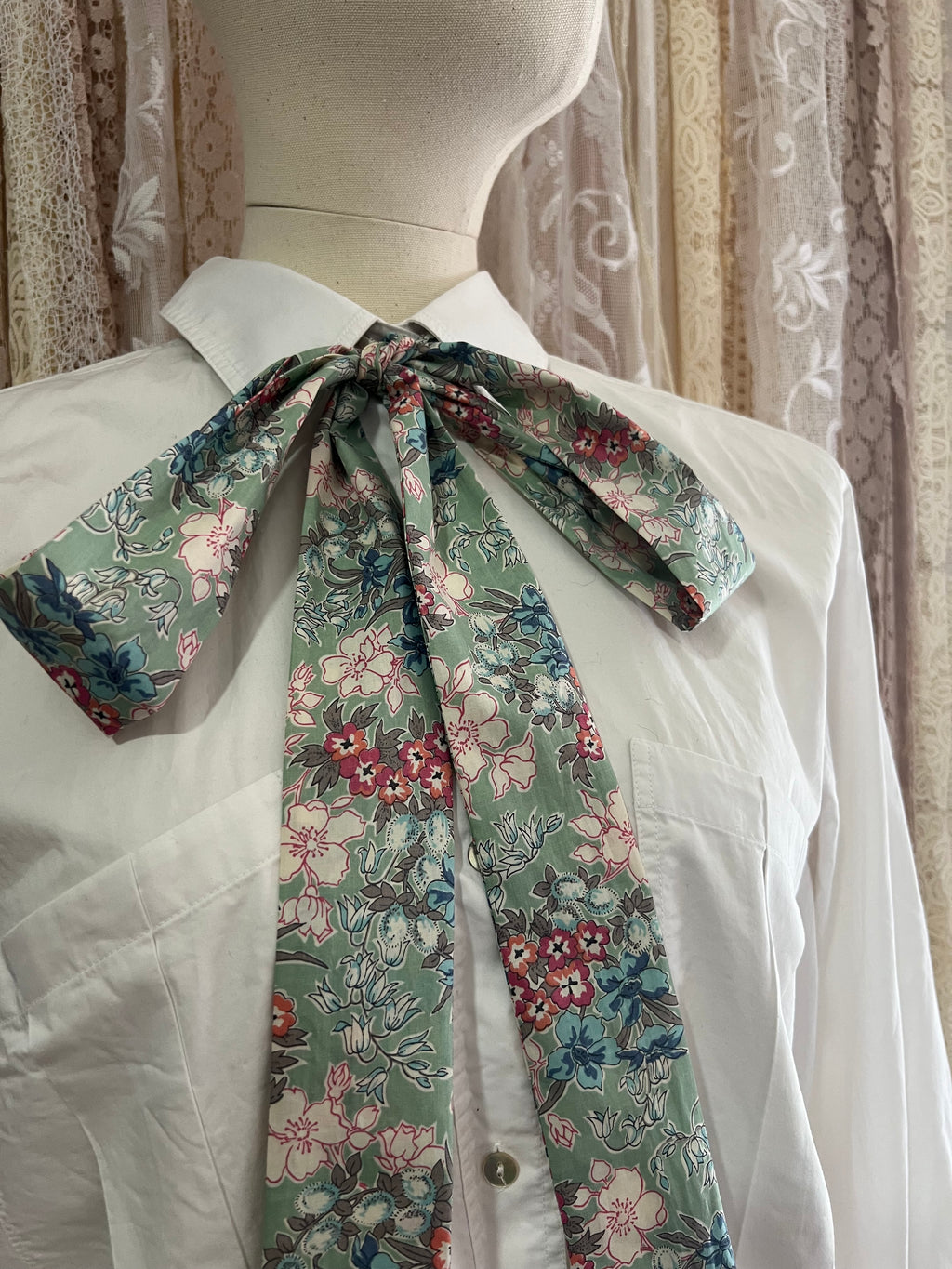 Mint Bunches Pussybow Tie Collar