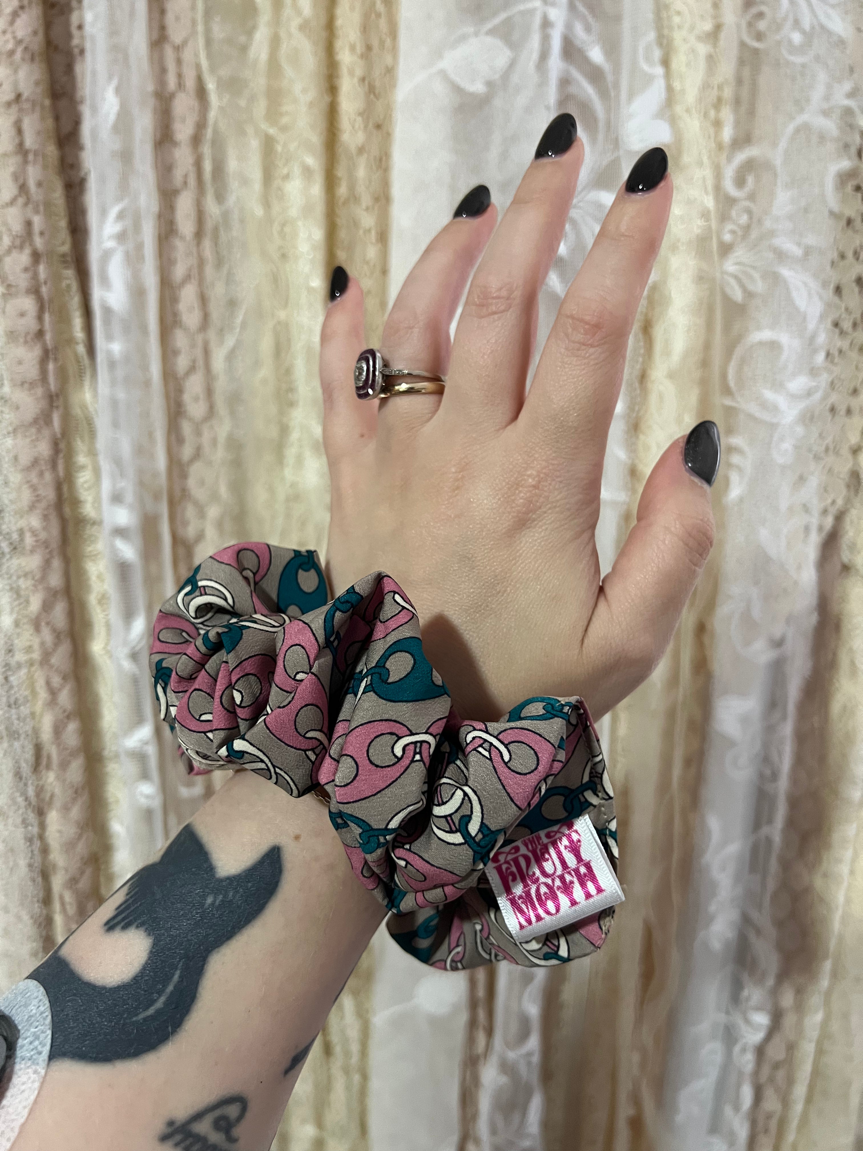 Chain Link Scrunchie