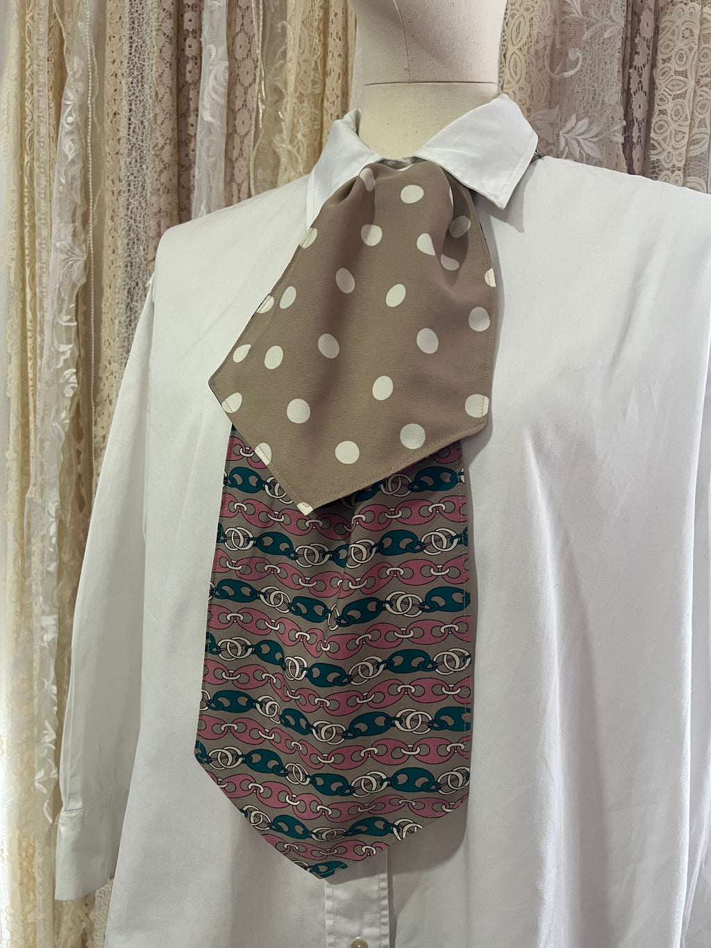 Chainlink and Polkadot Reversible Cravat