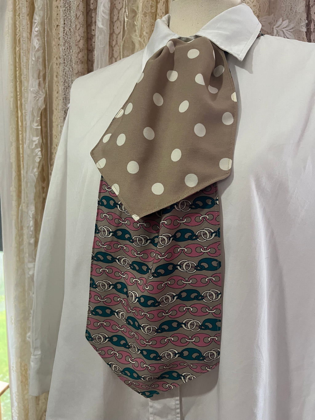 Chainlink and Polkadot Reversible Cravat