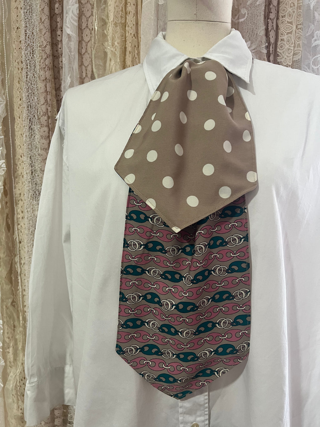 Chainlink and Polkadot Reversible Cravat