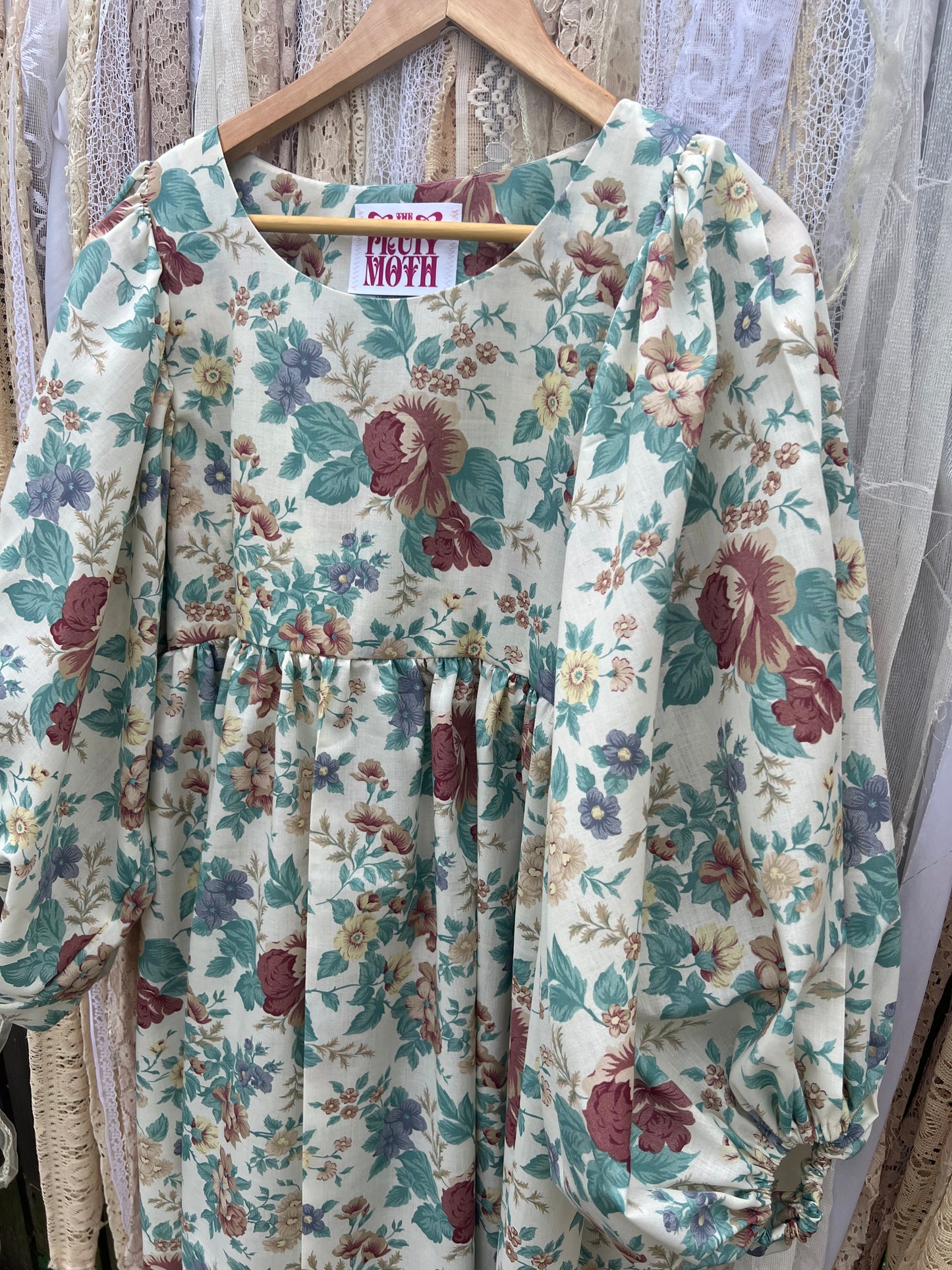 'Amelie' Kitsch Floral Puff Sleeve Maxi Dress