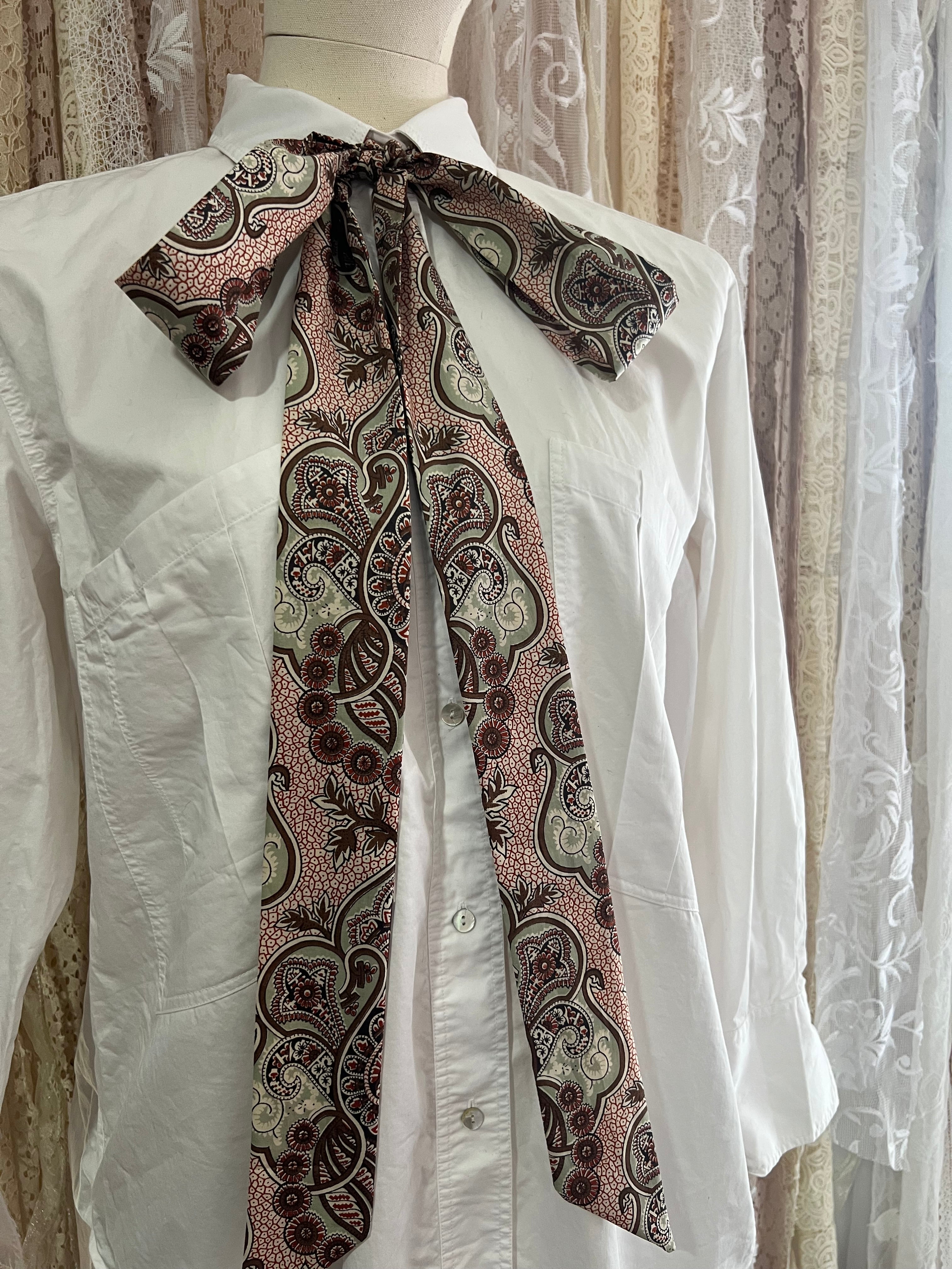 Henna Paisley Lawn Cotton Pussybow Tie Collar