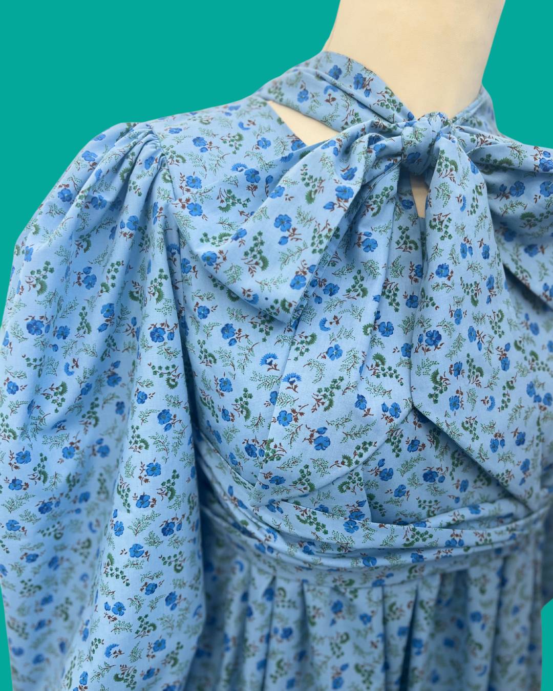 Baby Blue Vintage Ditsy Floral Multi-Way Puff Sleeve Dress - M