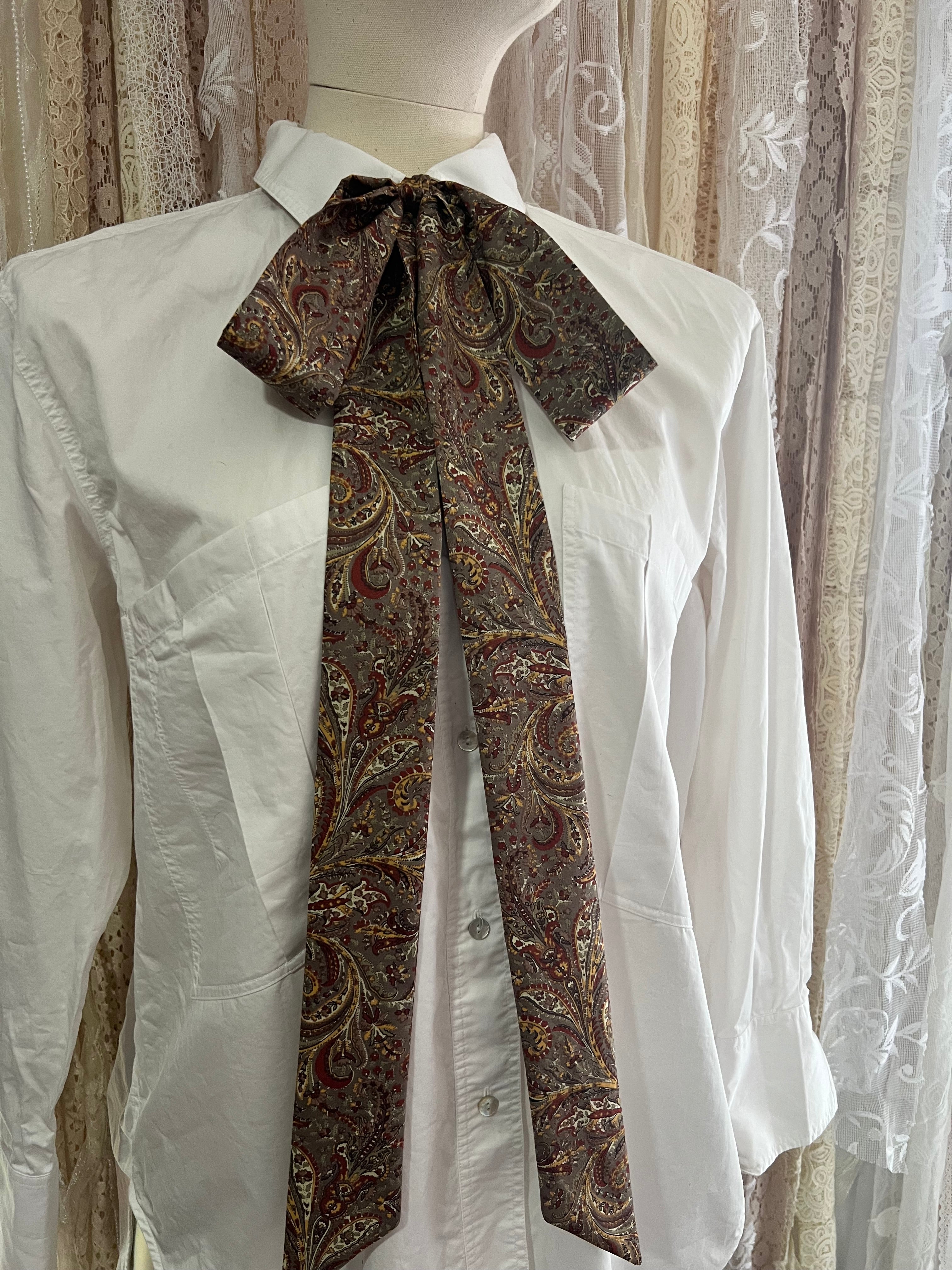 Vintage Paisley Lawn Cotton Pussybow Tie Collar