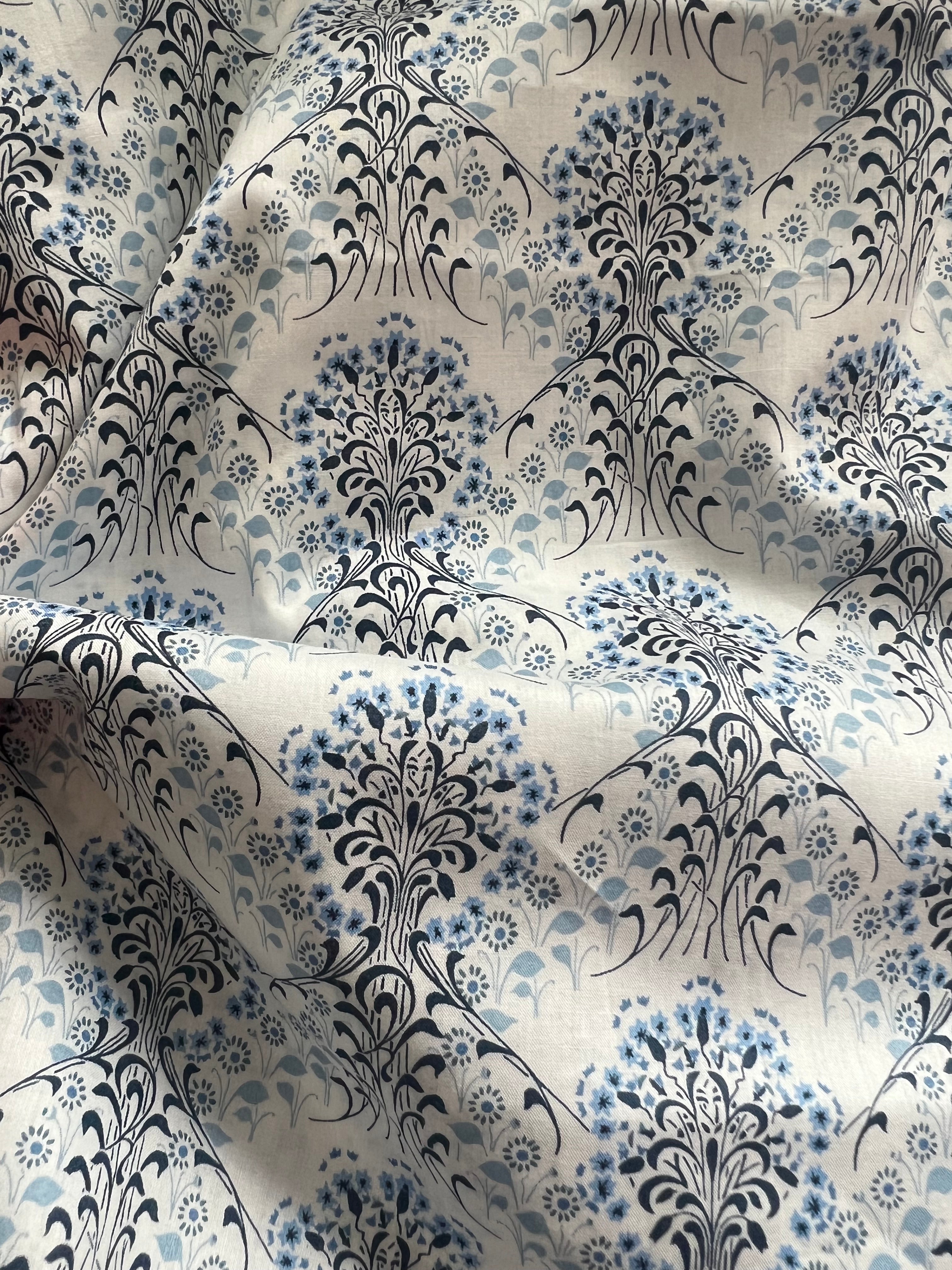 ‘Little Mari’ Blue and White Pussybow Tie Collar