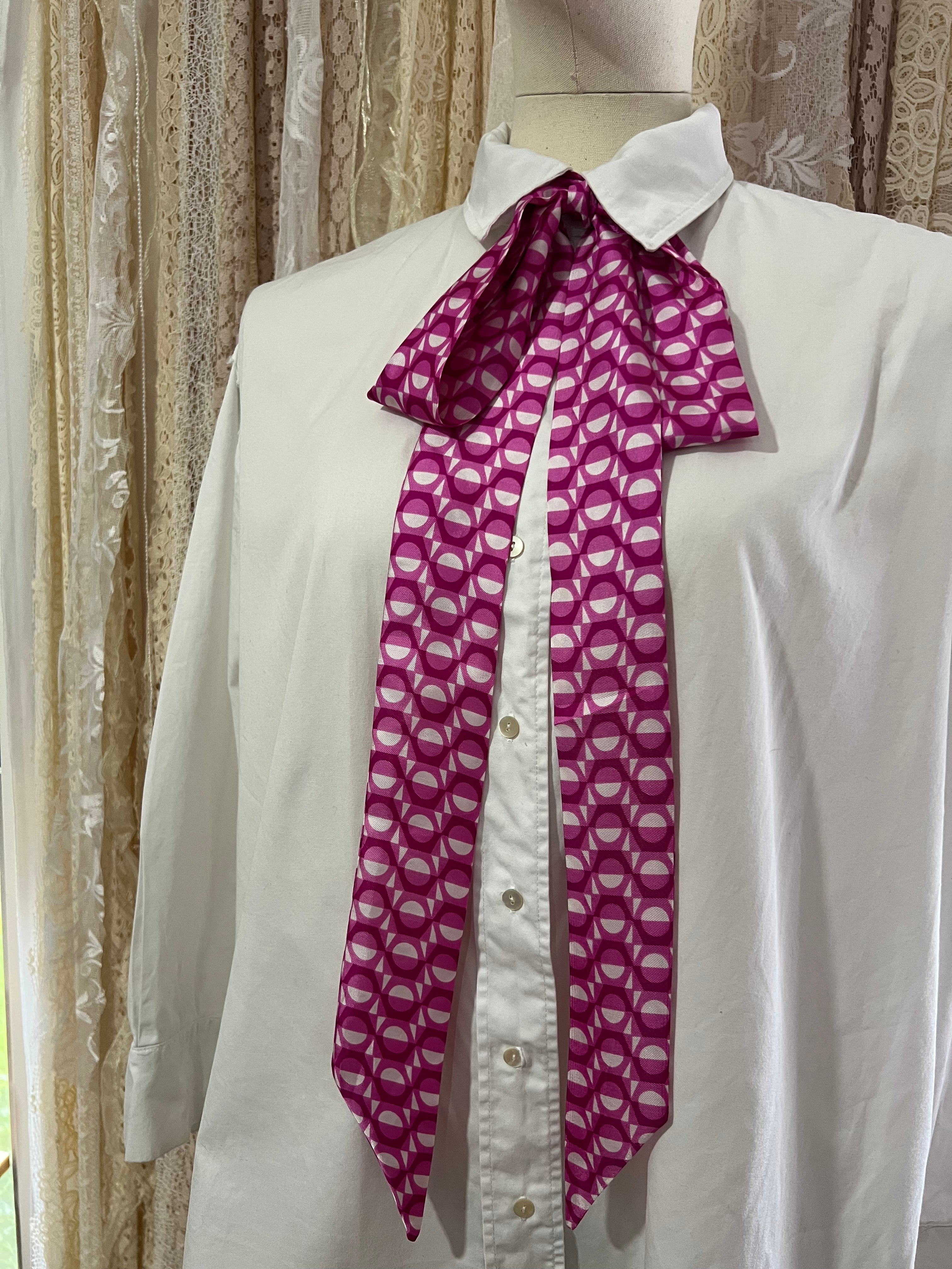 Pink Retro Pussybow Tie Collar