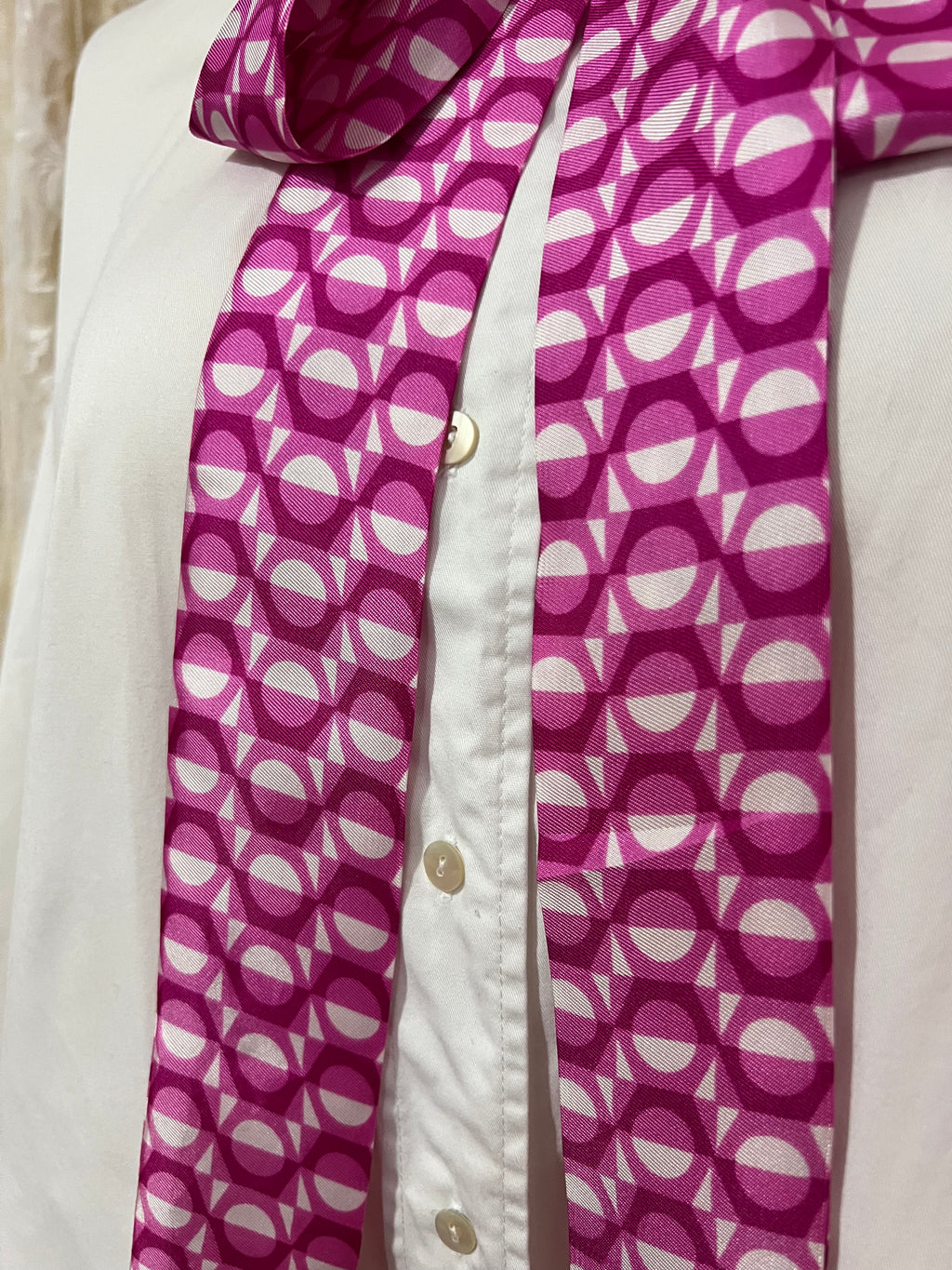 Pink Retro Pussybow Tie Collar