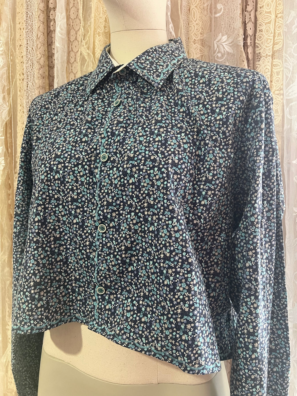 Reworked Embroidered Detail Cropped Blouse in Blue Ditsy Floral - XL