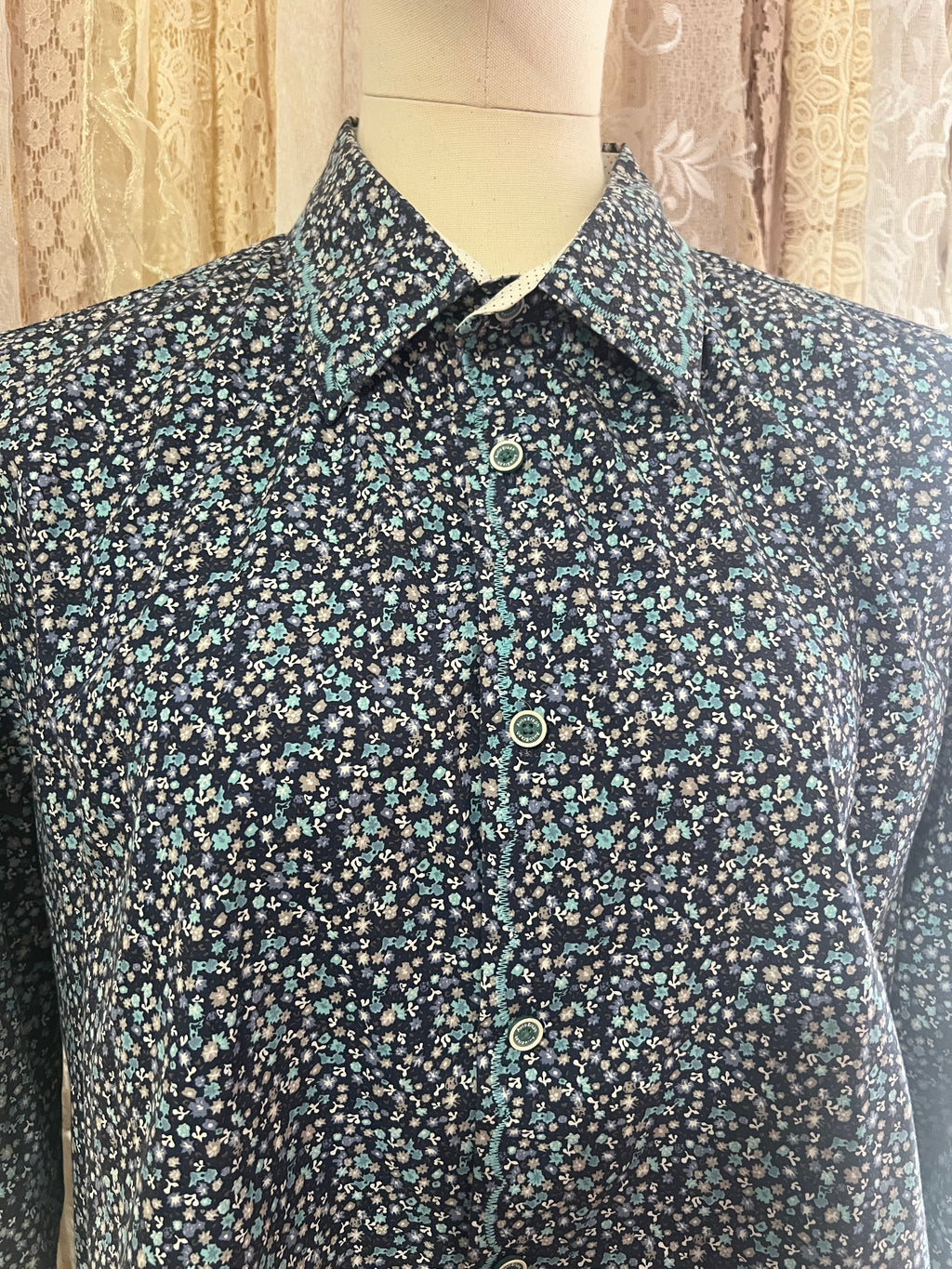 Reworked Embroidered Detail Cropped Blouse in Blue Ditsy Floral - XL