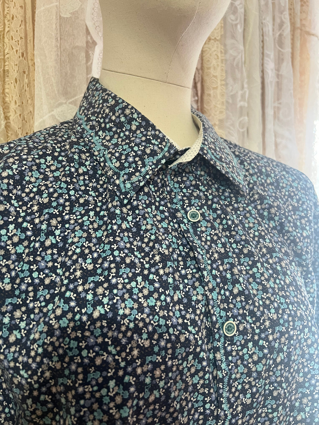 Reworked Embroidered Detail Cropped Blouse in Blue Ditsy Floral - XL