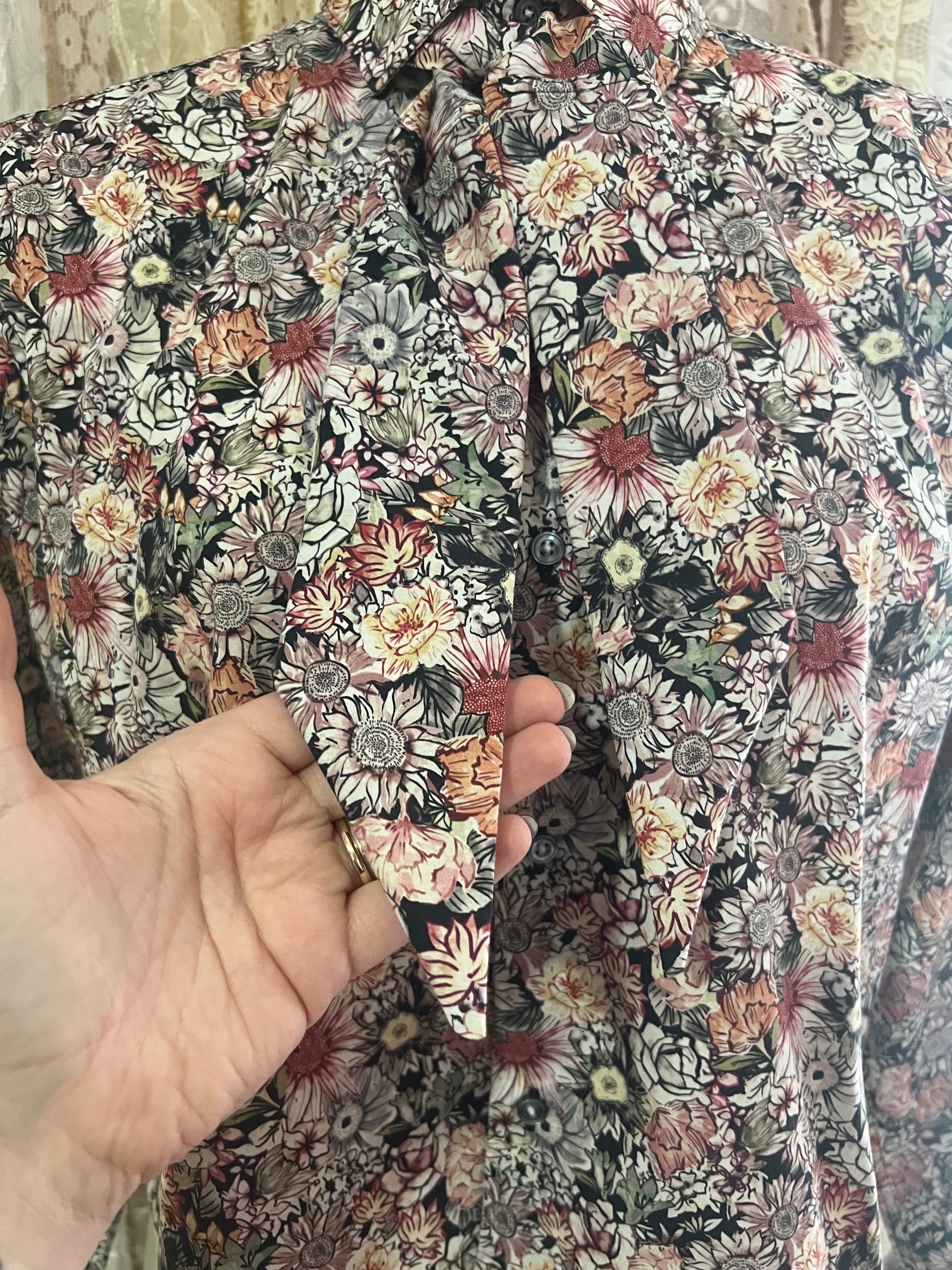 Reworked Tie Collar Cropped Blouse in 70s Floral - XL