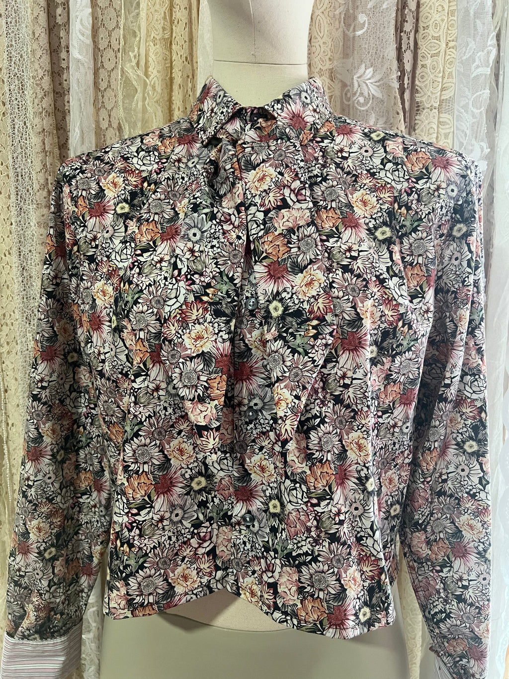Reworked Tie Collar Cropped Blouse in 70s Floral - XL