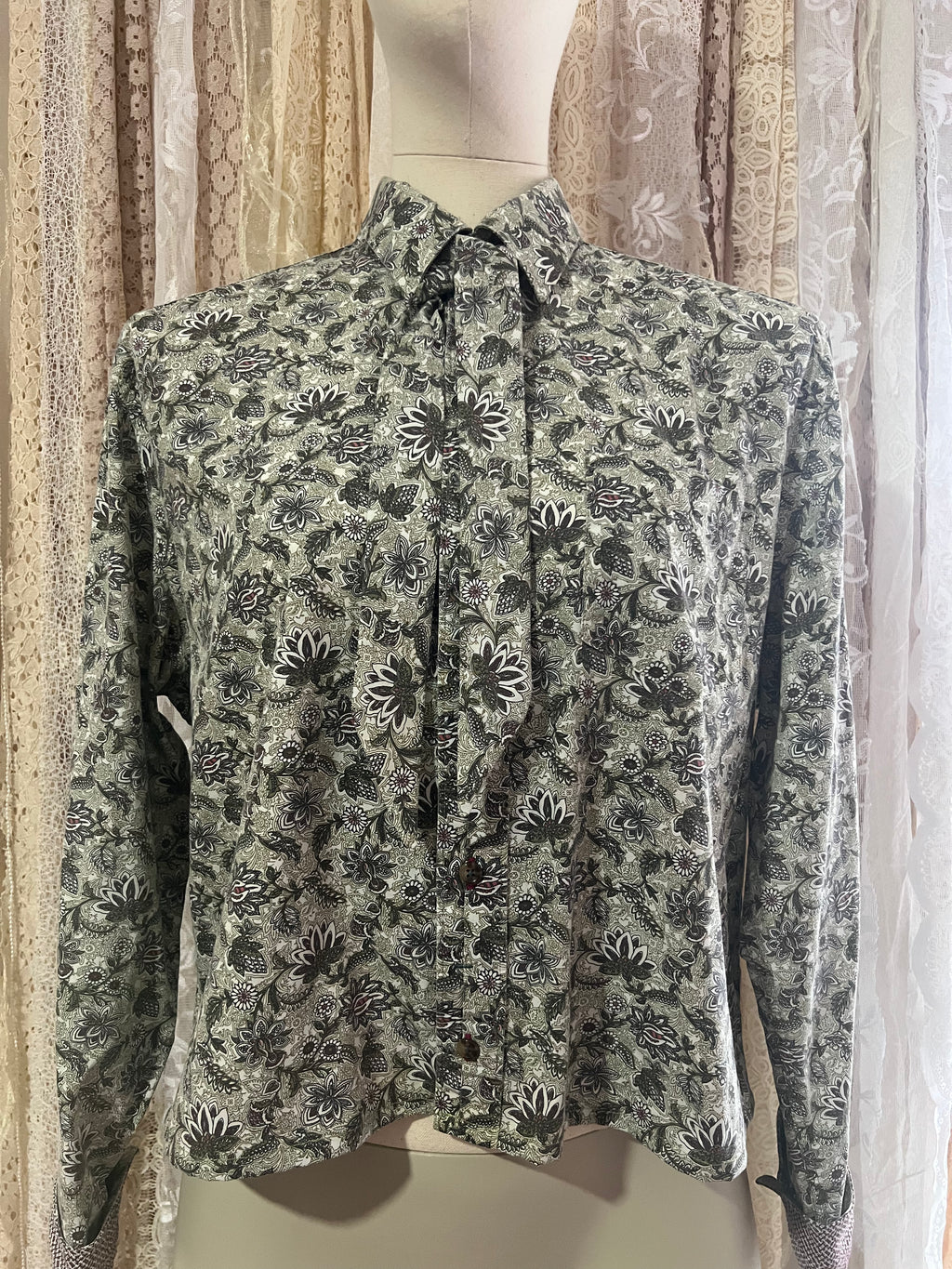 Reworked Tie Collar Cropped Blouse in Green Arts & Crafts Floral - L