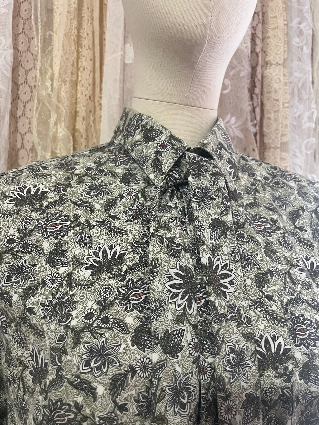 Reworked Tie Collar Cropped Blouse in Green Arts & Crafts Floral - L