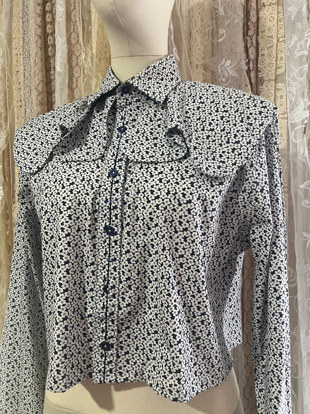Reworked Wave Collar Cropped Blouse in Navy Doodle Floral - L