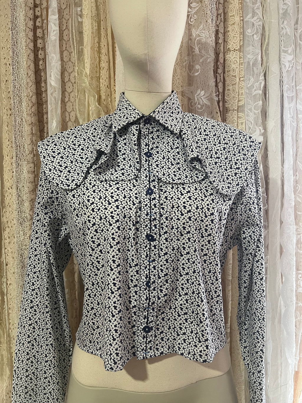 Reworked Wave Collar Cropped Blouse in Navy Doodle Floral - L