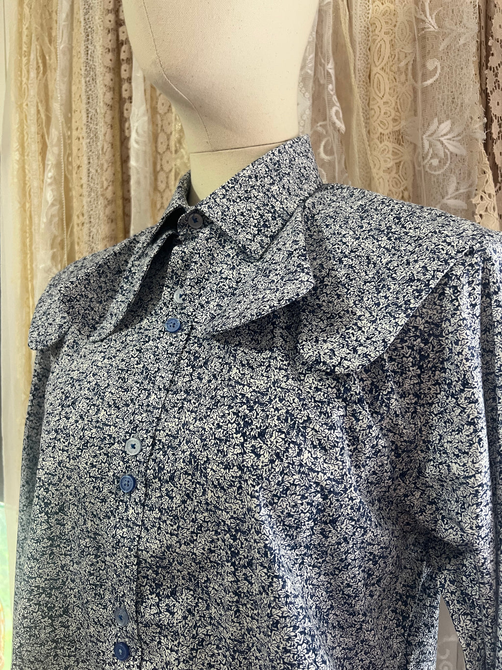 Reworked Wave Collar Cropped Blouse in Navy Leaf - L