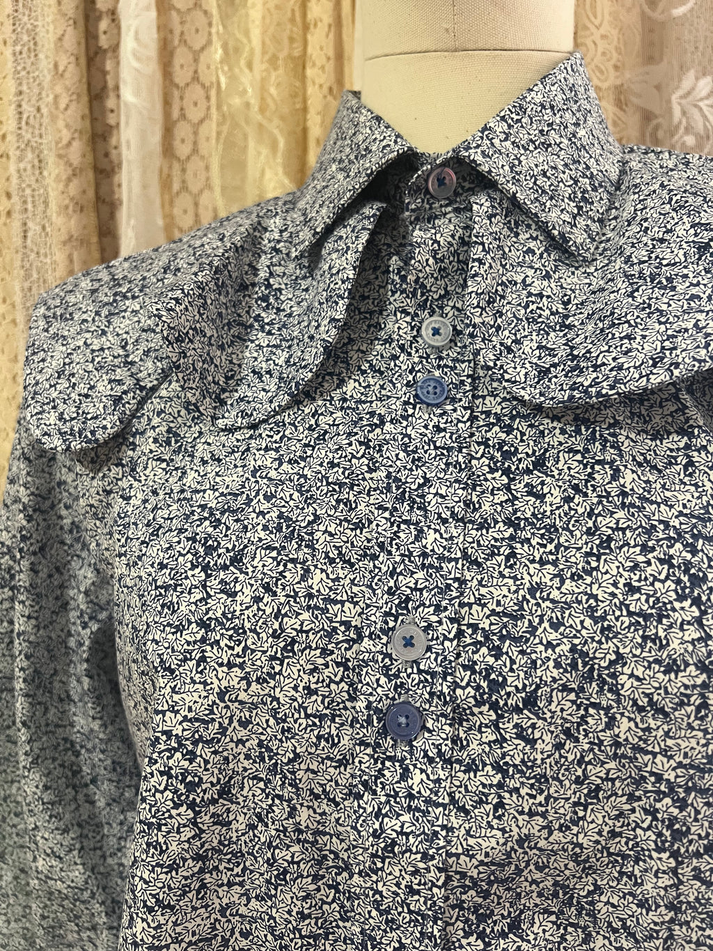 Reworked Wave Collar Cropped Blouse in Navy Leaf - L