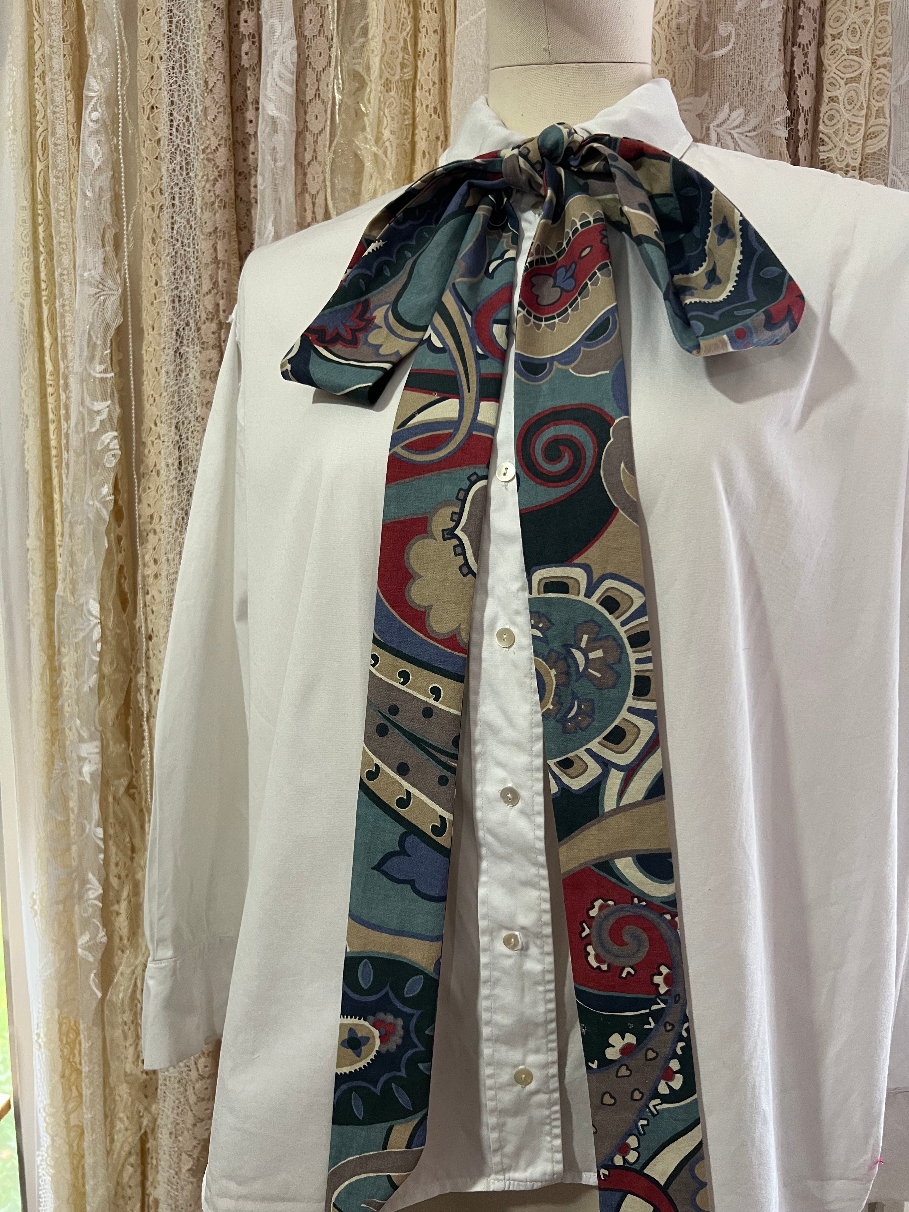 Vintage Paisley Pussybow Tie Collar